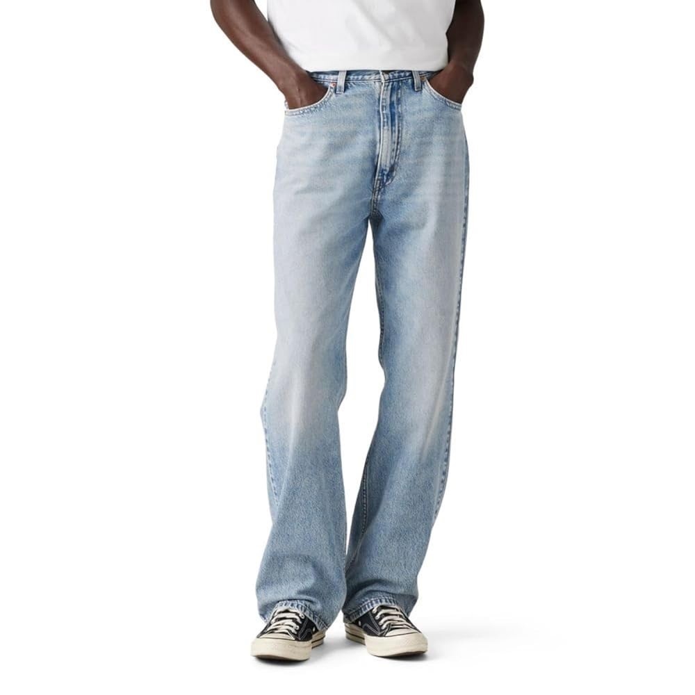 Signature Levi Strauss flex, W44xL32 men’s light washed straight leg denim jean.